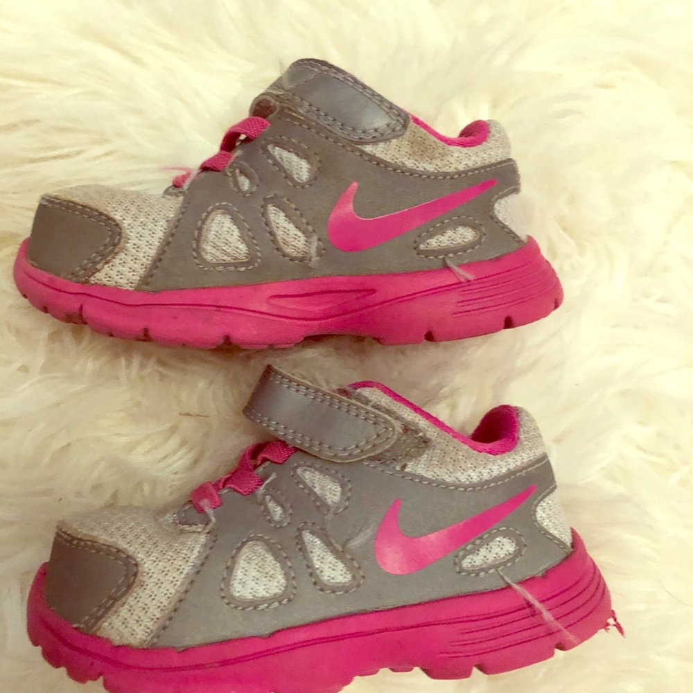 Girls Nike tennis shoes